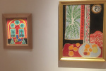 слева: Pablo Picasso "La fenêtre de l’atelier à la Californie" (L'Atelier, 1959), справа: Henri Matisse "Nature Morte aux Grenades"