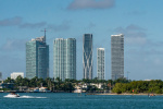 панорама Маямі з новою будівлею, спроектованою Захою Хадід